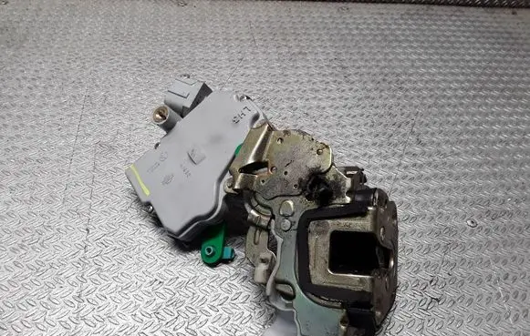 Nissan Terrano Rear door lock
