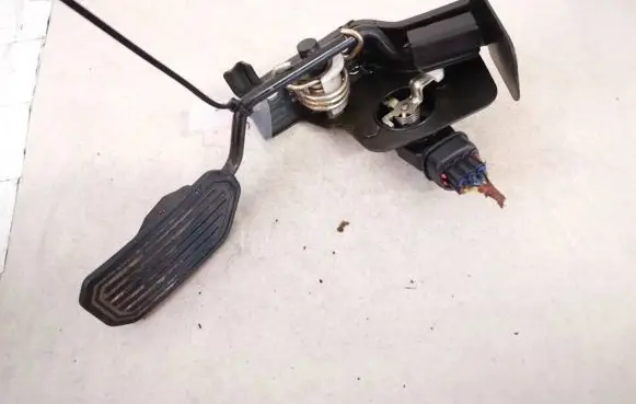 Toyota Avensis T250 Accelerator throttle pedal 8928135020 89281-35020