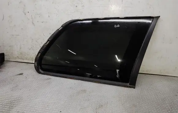 Volvo XC90 Rear side window