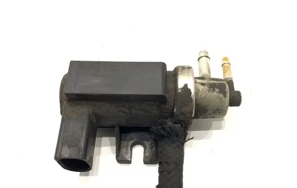 Volkswagen PASSAT B5.5 Fuel pressure regulator 1J0906627A