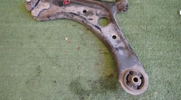 KIA Sportage Front lower control arm/wishbone 