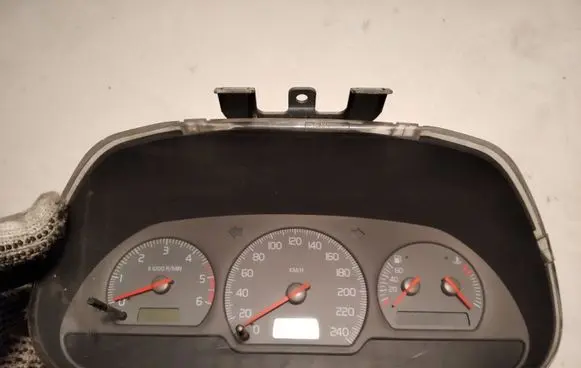 Volvo S40, V40 Speedometer (instrument cluster) 30887692 99W08D3