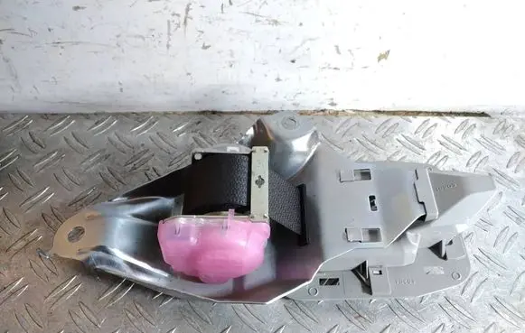 Toyota RAV 4 (XA40) Rear seatbelt 7H6420