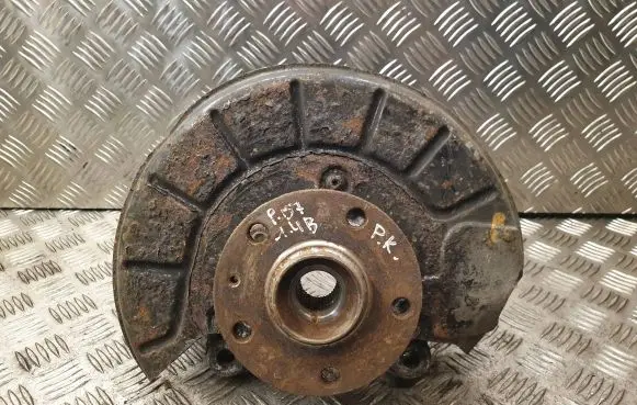 Volkswagen PASSAT B7 Front wheel hub
