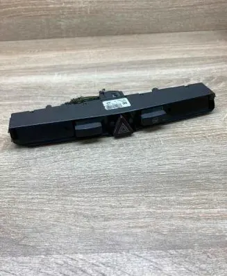 Opel Astra H Hazard light switch 13100105