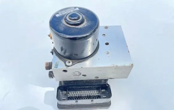 Volvo V70 ABS Pump 8671224 P08671223