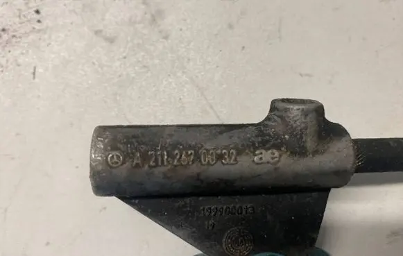 Mercedes-Benz C W204 Gear shift rod A2112670032