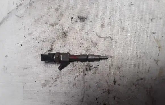 Renault Laguna II Fuel injector 7700111014