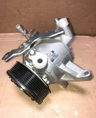 Subaru Forester SK Air conditioning (A/C) compressor (pump) 73111FL030