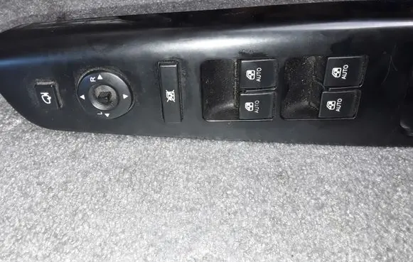 KIA Ceed Electric window control switch 823511H020