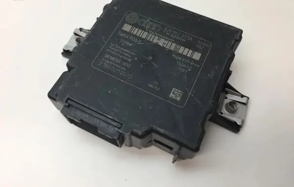 Audi A3 S3 8P Tire pressure control unit 8J0907273A