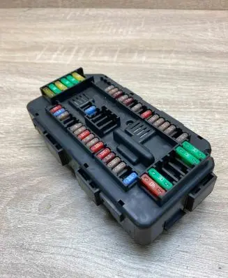 BMW 4 F32 F33 Fuse module 9389068 938906801