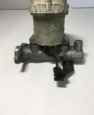 Mitsubishi Pajero Master brake cylinder