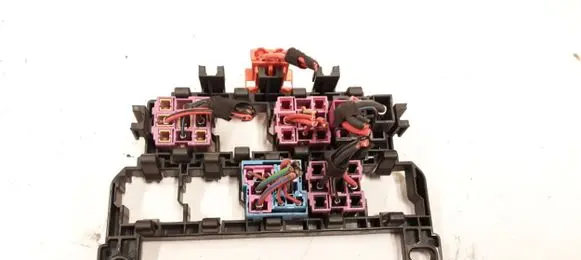 Audi A6 S6 C6 4F Relay mounting block 4F0937503 4657