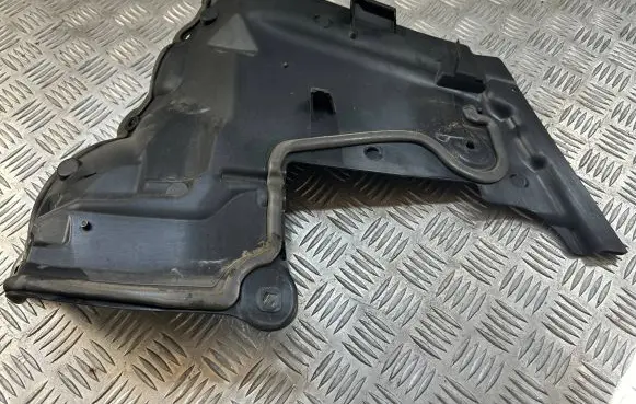 Mercedes-Benz C W205 Other engine bay part A2056200040