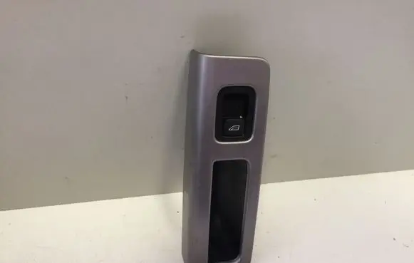 Volvo V50 Electric window control switch 8663819