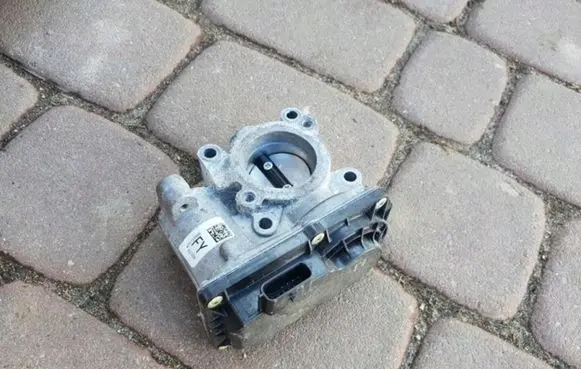 Renault Captur Throttle valve 161206038R