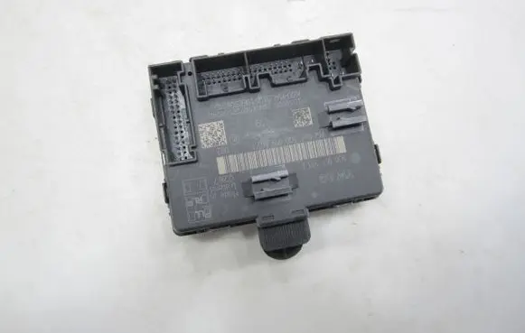 Volkswagen Tiguan Door control unit/module 5Q0959593F