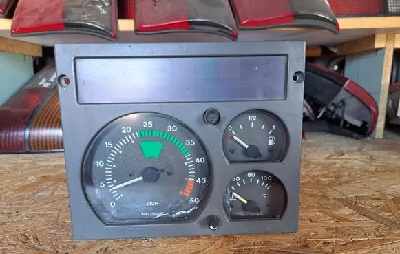 Iveco Daily 30.8 - 9 Speedometer (instrument cluster) 6035080040