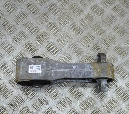 BMW 1 F40 Engine mount bracket 6885788