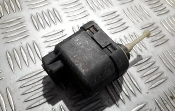 Audi A4 S4 B5 8D Headlight level adjustment motor 
