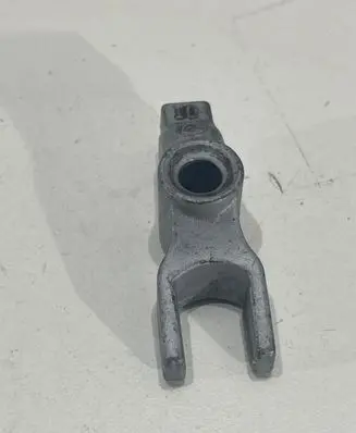 Opel Insignia A Fuel Injector clamp holder 