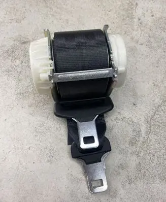 Ford C-MAX II Middle seatbelt (rear) AM51R611B68BD 051039 34079375