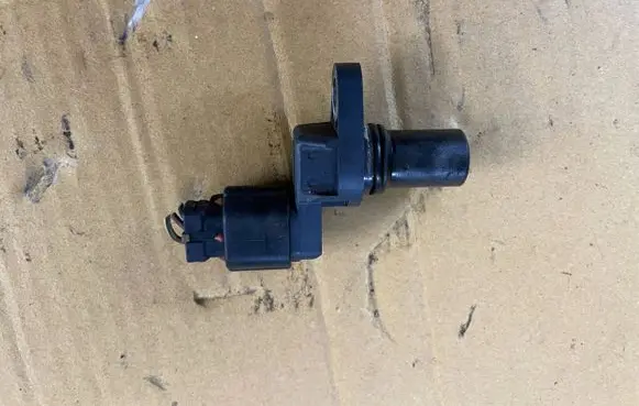 Suzuki Ignis Crankshaft position sensor 72575-546