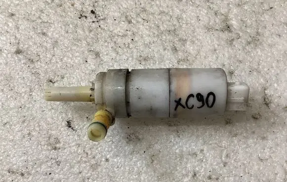 Volvo XC90 Windscreen/windshield washer pump 