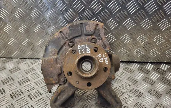 Volkswagen New Beetle Front wheel hub