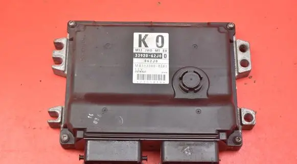 Suzuki Swift I Engine control unit/module ECU 33920-62J00