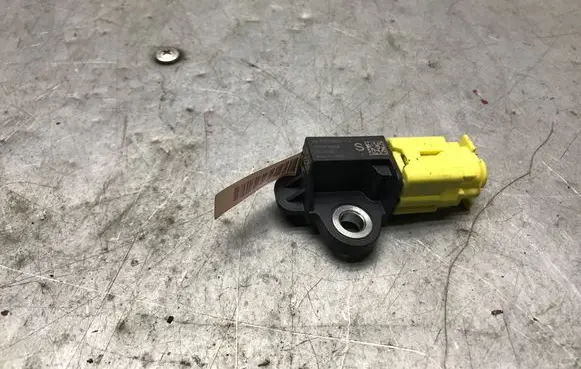 Renault Koleos II Airbag deployment crash/impact sensor 988303RA0A 09022020