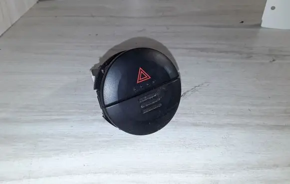 Nissan X-Trail T30 Hazard light switch