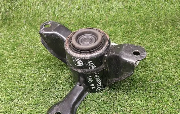 KIA Picanto Engine mount bracket QC21N005