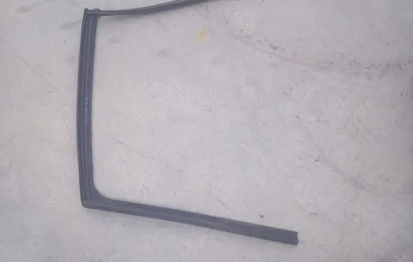 Mazda 3 II Rubber seal rear door window/glass 