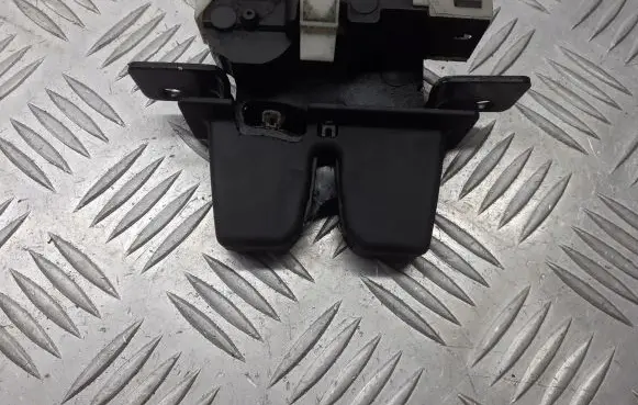 Renault Megane II Tailgate/trunk/boot lock/catch/latch 8200076240