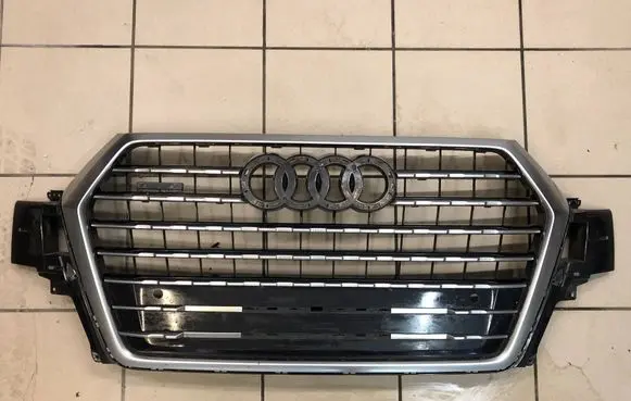 Audi Q7 4M Front bumper upper radiator grill 4M0853651F