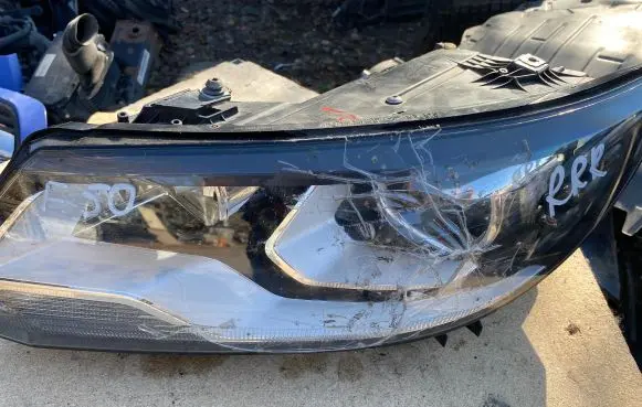 Volkswagen Tiguan Headlight/headlamp 5N1941753B
