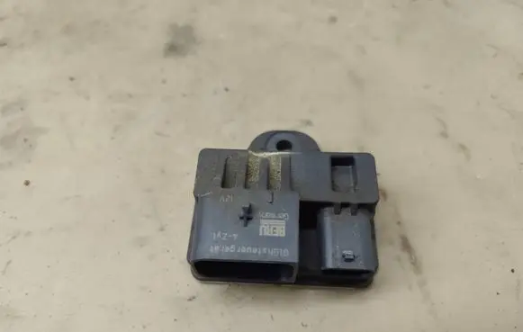 BMW 3 F30 F35 F31 Glow plug pre-heat relay 857008702 0522120103