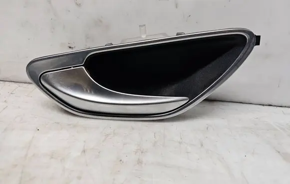 Mercedes-Benz C W205 Front door interior handle 26114499051 A2057603100