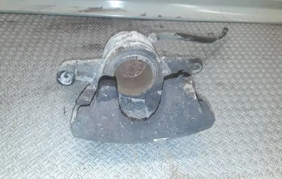 Toyota Avensis T250 Rear brake caliper
