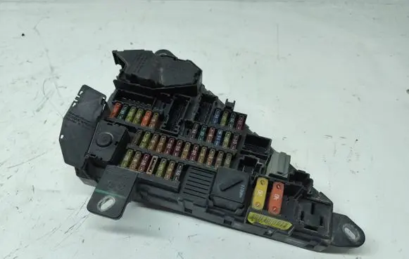 BMW 5 E60 E61 Fuse module 6906603