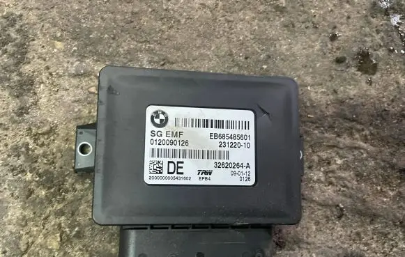 BMW 5 F10 F11 Hand brake control module 6854856 23122010 32620264A