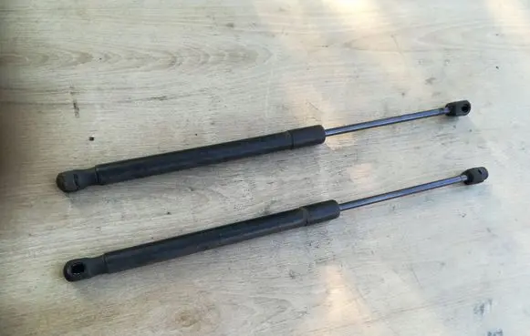 Skoda Fabia Mk1 (6Y) Tailgate/trunk strut/damper 6Y0827550C