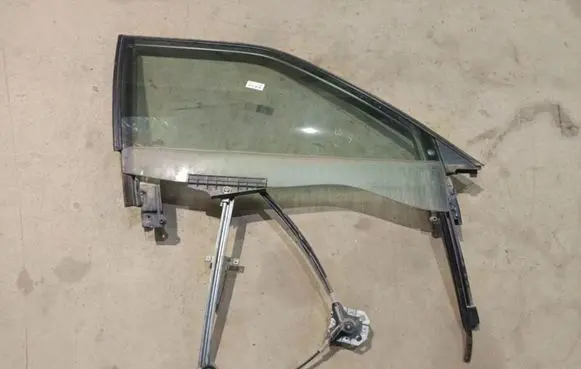 Audi 80 90 B3 Front door window/glass frame