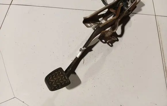 Toyota Yaris Brake pedal 