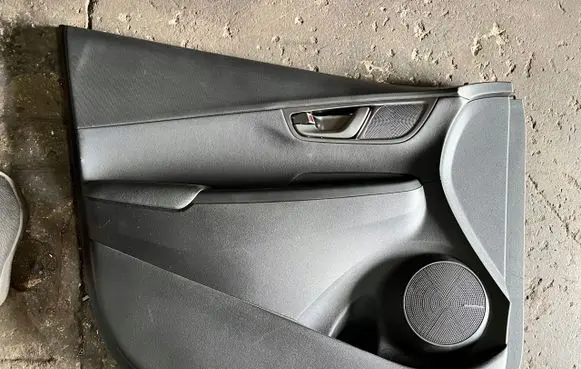 Hyundai Kona I Front door card panel trim braknumeruczci