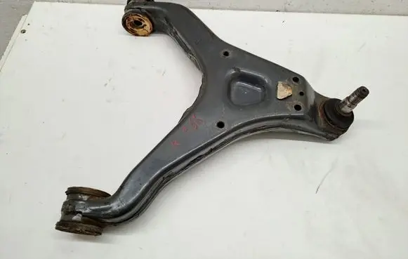 Iveco Daily 35.8 - 9 Front lower control arm/wishbone