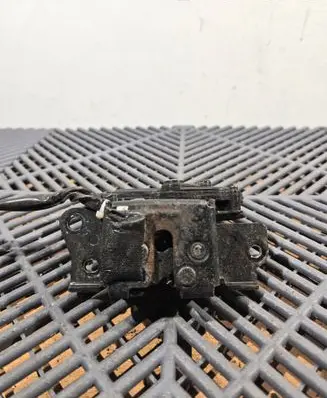 Loading door lock