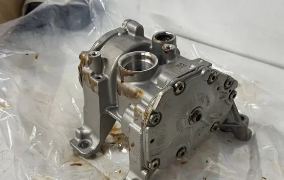 BMW 4 G22 G23 G24 G26 Oil pump 8646453